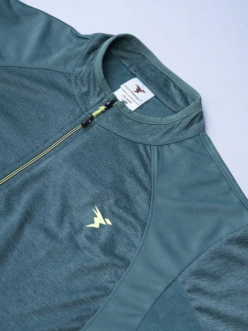 Men Melange Slim Fit Mock Neck T-shirt with TECHNO COOL+