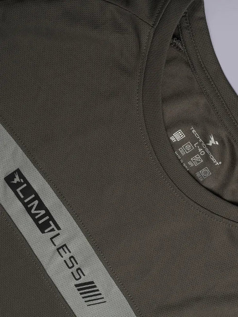 Men Colorblock Slim Fit Crew Neck T-shirt with TECHNO COOL+