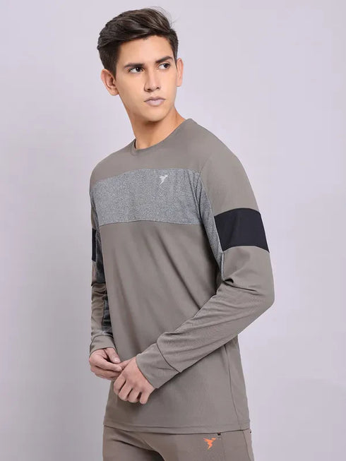 Men Colorblock Slim Fit Crew Neck T-shirt with TECHNOLITE
