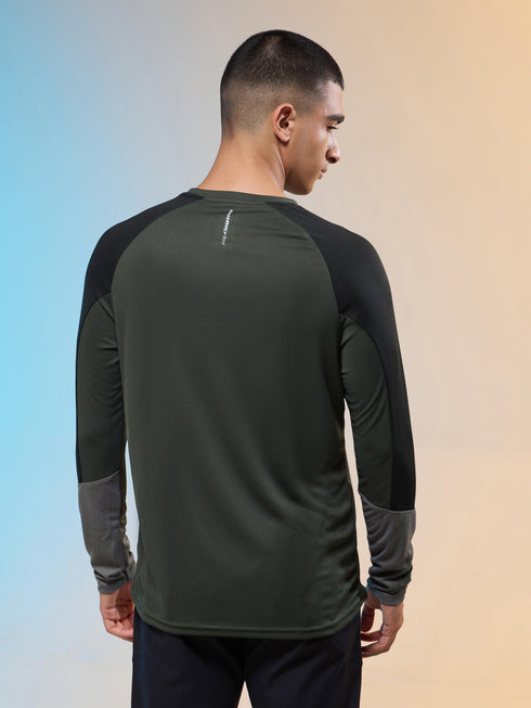 Men Colorblock Slim Fit Crew Neck T-shirt with TECHNO COOL+