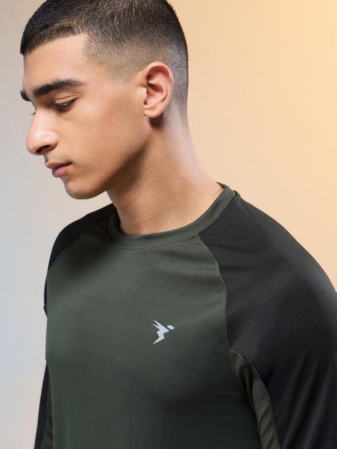 Men Colorblock Slim Fit Crew Neck T-shirt with TECHNO COOL+