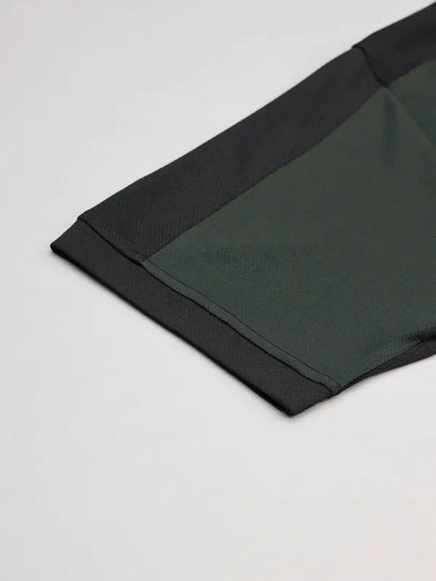 Men Colorblock Slim Fit Polo T-shirt with TECHNO COOL+
