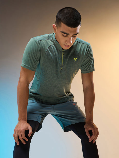 Men Melange Slim Fit Mock Neck T-shirt with TECHNO COOL+