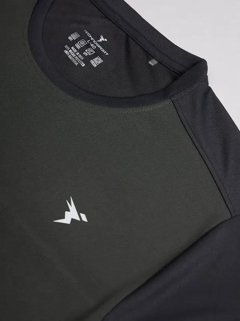 Men Colorblock Slim Fit Crew Neck T-shirt with TECHNO COOL+