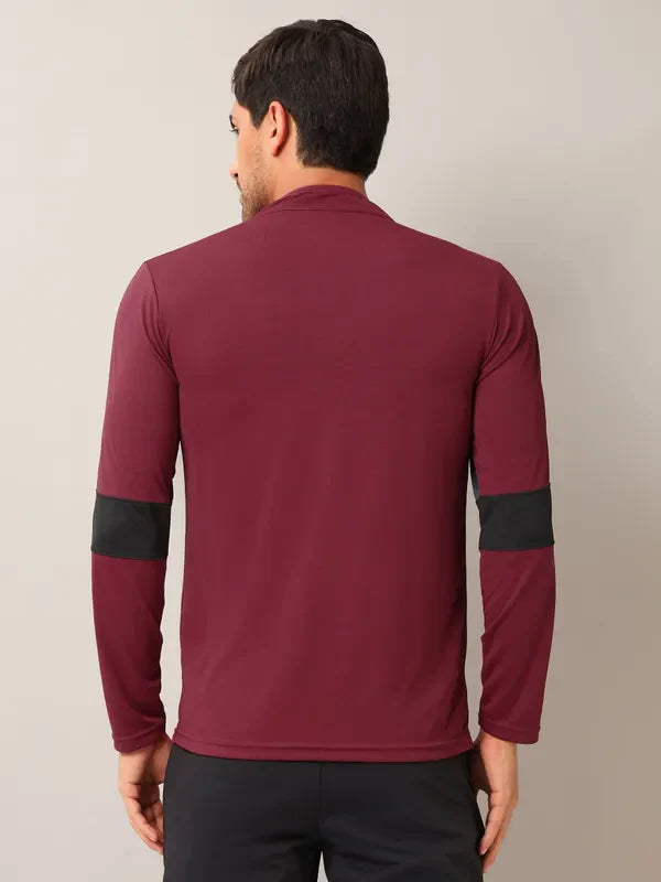 Men Colorblock Slim Fit Mock Neck T-shirt with TECHNO COOL+