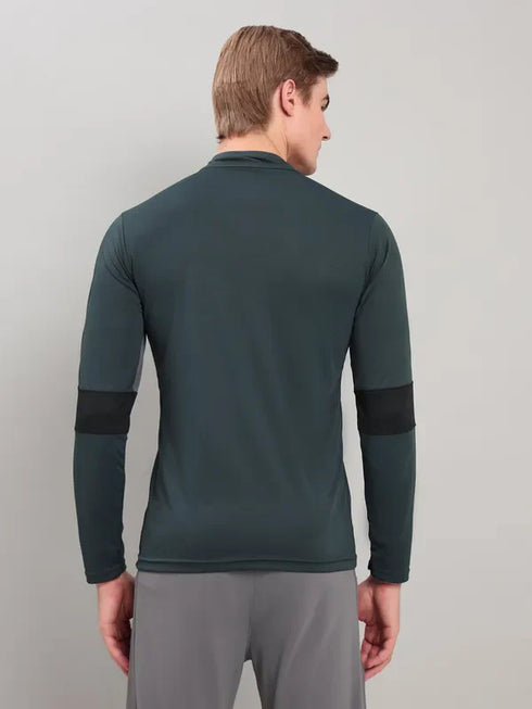 Men Colorblock Slim Fit Mock Neck T-shirt with TECHNO COOL+