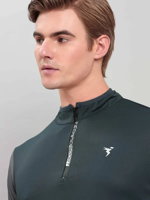Men Colorblock Slim Fit Mock Neck T-shirt with TECHNO COOL+