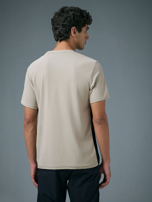 Men Colorblock Slim Fit Crew Neck T-shirt with MATPIQ
