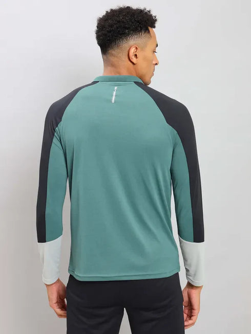 Men Colorblock Slim Fit Polo T-shirt with TECHNO COOL+