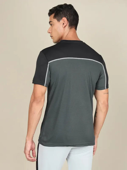 Men Colorblock Slim Fit Crew Neck T-shirt with TECHNO COOL+