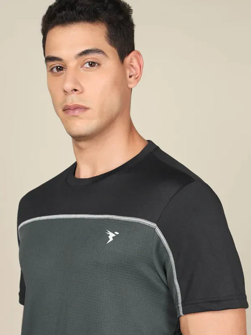Men Colorblock Slim Fit Crew Neck T-shirt with TECHNO COOL+