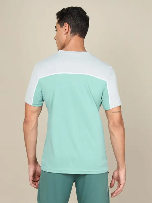 Men Colorblock Slim Fit Crew Neck T-shirt with TECHNO COOL+