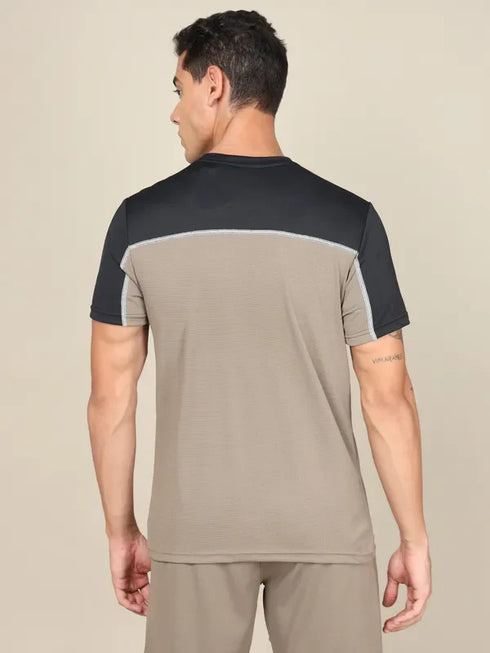 Men Colorblock Slim Fit Crew Neck T-shirt with TECHNO COOL+