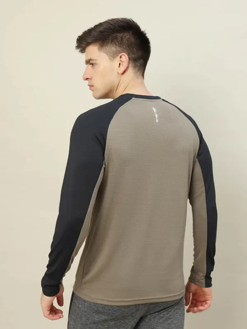Men Colorblock Slim Fit Crew Neck T-shirt with TECHNO COOL+
