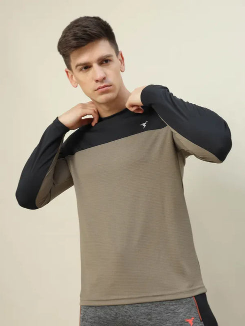 Men Colorblock Slim Fit Crew Neck T-shirt with TECHNO COOL+