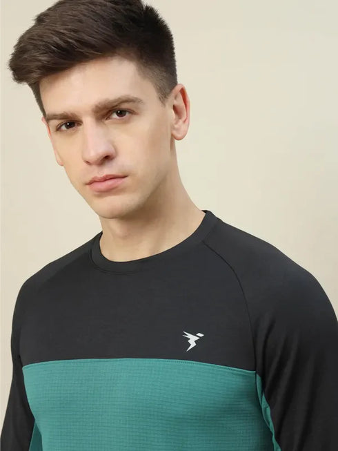 Men Colorblock Slim Fit Crew Neck T-shirt with TECHNO COOL+