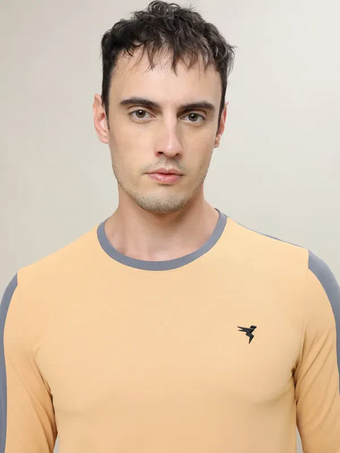 Men Colorblock Slim Fit Crew Neck T-shirt with MATPIQ