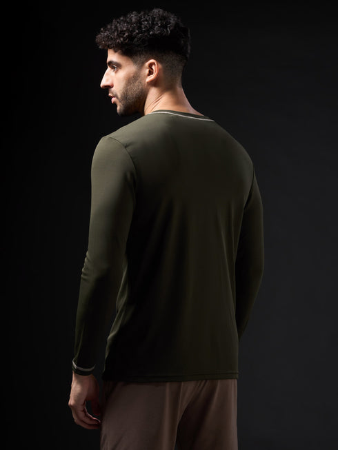 Men Solid Slim Fit V Neck Sports T-shirt with TECHNOCOOL+