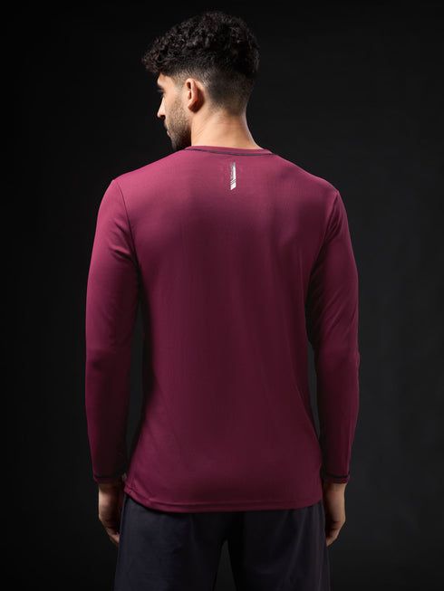 Men Solid Slim Fit V Neck Sports T-shirt with TECHNOCOOL+