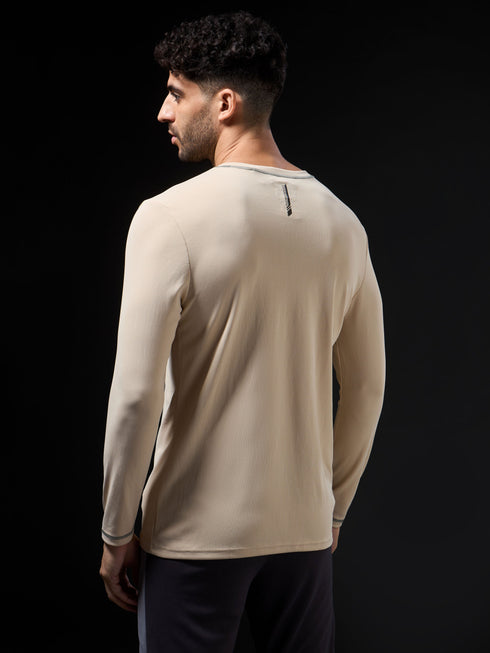 Men Solid Slim Fit V Neck Sports T-shirt with TECHNOCOOL+