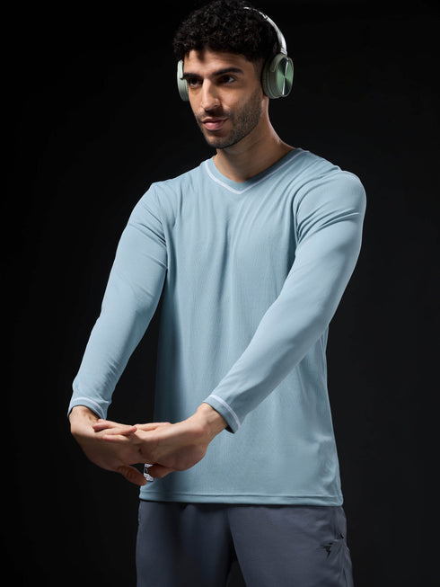 Men Solid Slim Fit V Neck Sports T-shirt with TECHNOCOOL+