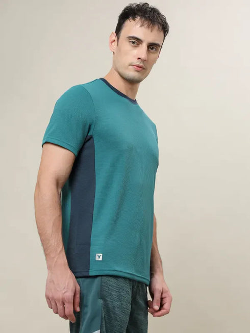 Men Colorblock Slim Fit Crew Neck T-shirt with TECHNO COOL+