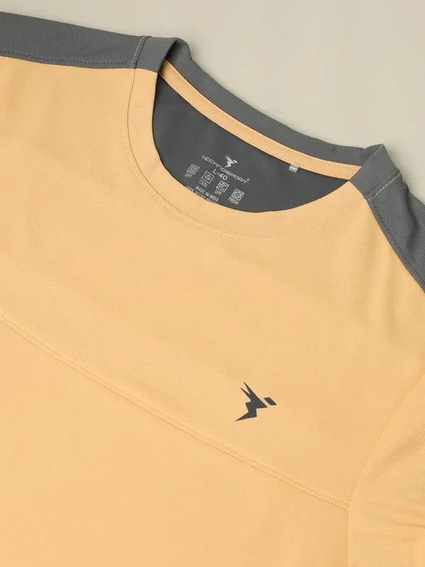 Men Colorblock Slim Fit Crew Neck T-shirt with TECHNO COOL+