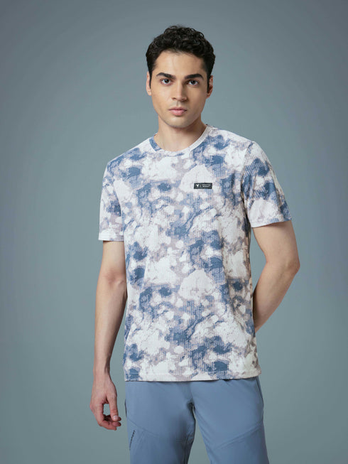 Men Abstract Print Slim Fit Crew Neck T-shirt with TECHNO COOL+