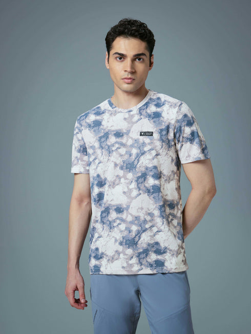 Men Abstract Print Slim Fit Crew Neck T-shirt with TECHNO COOL+