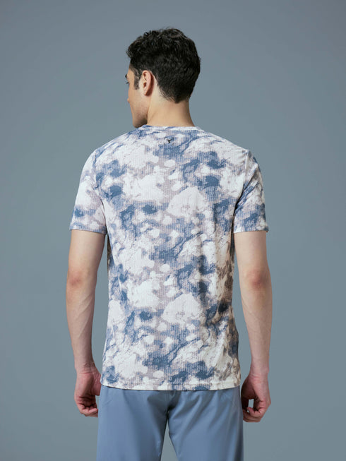 Men Abstract Print Slim Fit Crew Neck T-shirt with TECHNO COOL+