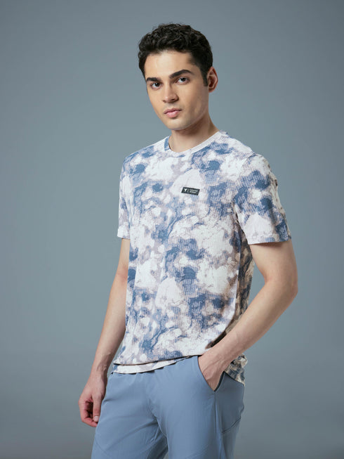 Men Abstract Print Slim Fit Crew Neck T-shirt with TECHNO COOL+
