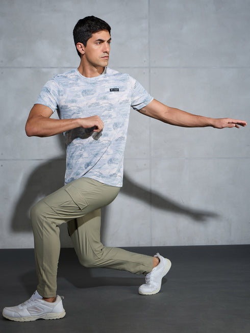 Men Abstract Print Slim Fit Crew Neck T-shirt with TECHNO COOL+