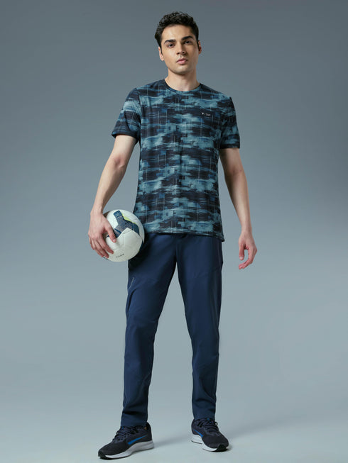 Men Abstract Print Slim Fit Crew Neck T-shirt with TECHNO COOL+