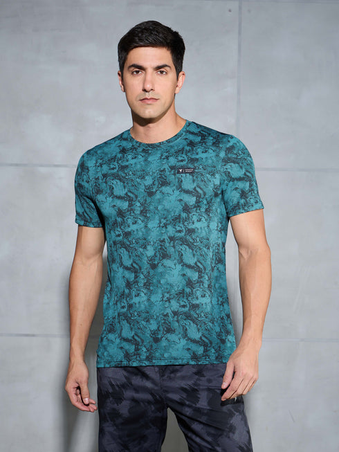 Men Abstract Print Slim Fit Crew Neck T-shirt with TECHNO COOL+
