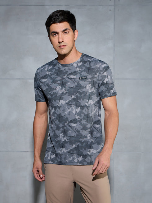 Men Abstract Print Slim Fit Crew Neck T-shirt with TECHNO COOL+