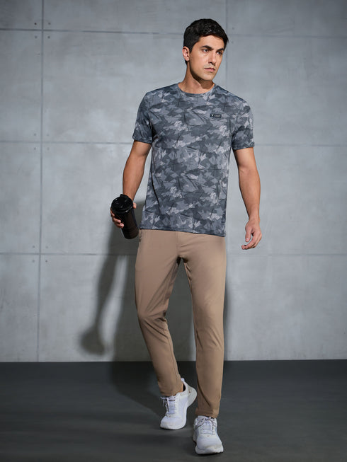 Men Abstract Print Slim Fit Crew Neck T-shirt with TECHNO COOL+