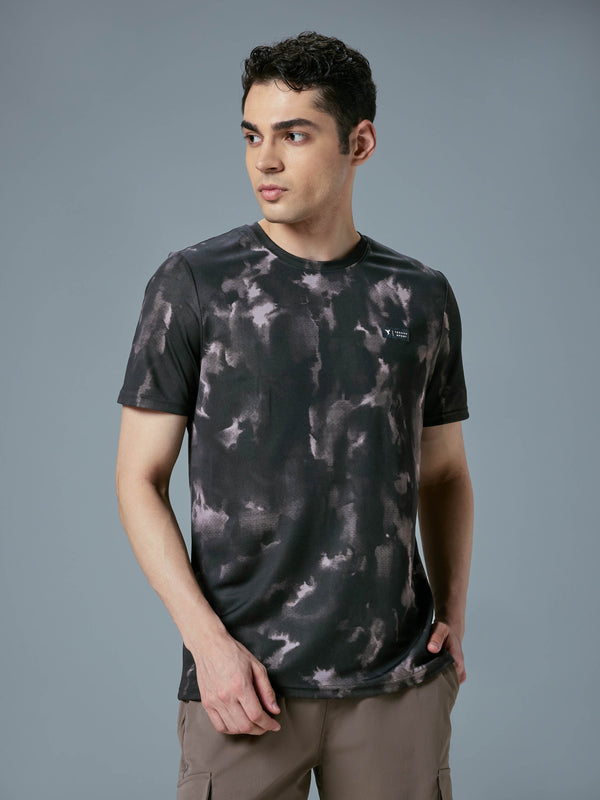 Men Abstract Print Slim Fit Crew Neck T-shirt with TECHNO COOL+