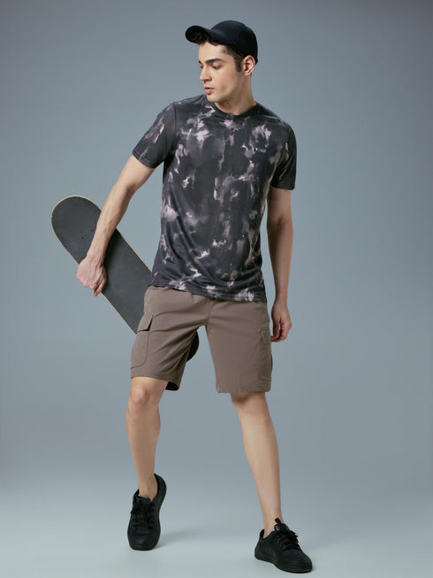 Men Abstract Print Slim Fit Crew Neck T-shirt with TECHNO COOL+