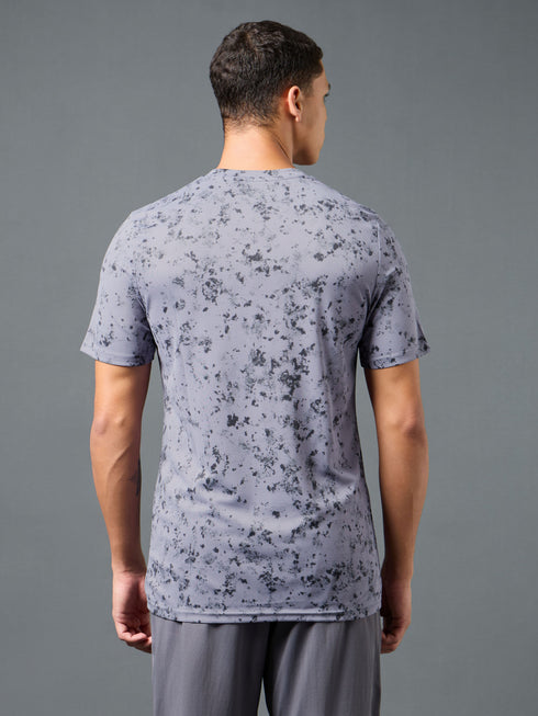 Men Abstract Print Slim Fit Crew Neck T-shirt with TECHNO COOL+