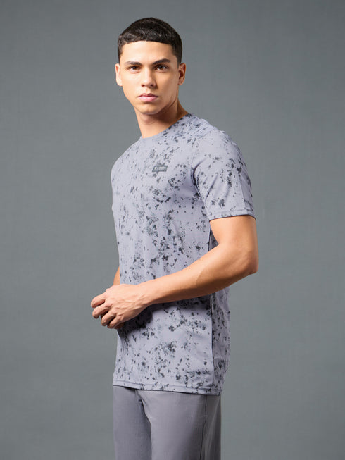 Men Abstract Print Slim Fit Crew Neck T-shirt with TECHNO COOL+
