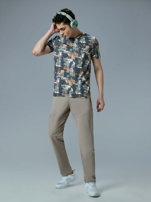 Men Abstract Print Slim Fit Crew Neck T-shirt with TECHNO COOL+