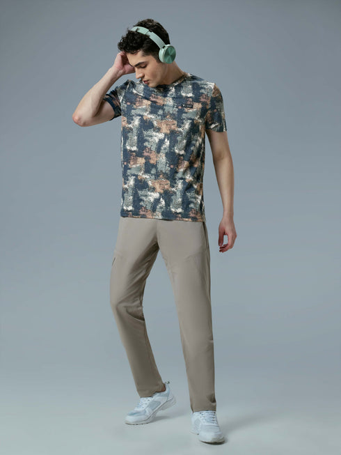 Men Abstract Print Slim Fit Crew Neck T-shirt with TECHNO COOL+
