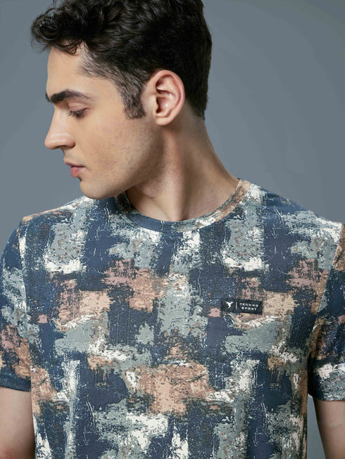 Men Abstract Print Slim Fit Crew Neck T-shirt with TECHNO COOL+