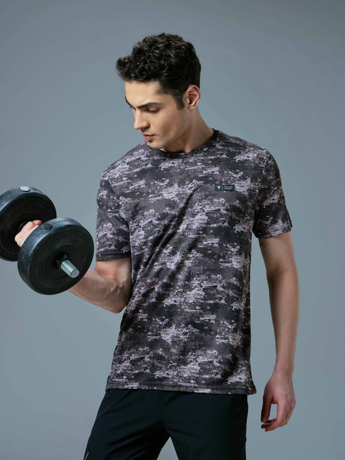 Men Abstract Print Slim Fit Crew Neck T-shirt with TECHNO COOL+
