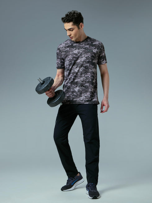 Men Abstract Print Slim Fit Crew Neck T-shirt with TECHNO COOL+