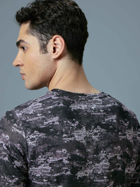 Men Abstract Print Slim Fit Crew Neck T-shirt with TECHNO COOL+