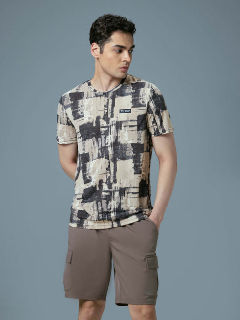 Men Abstract Print Slim Fit Crew Neck T-shirt with TECHNO COOL+