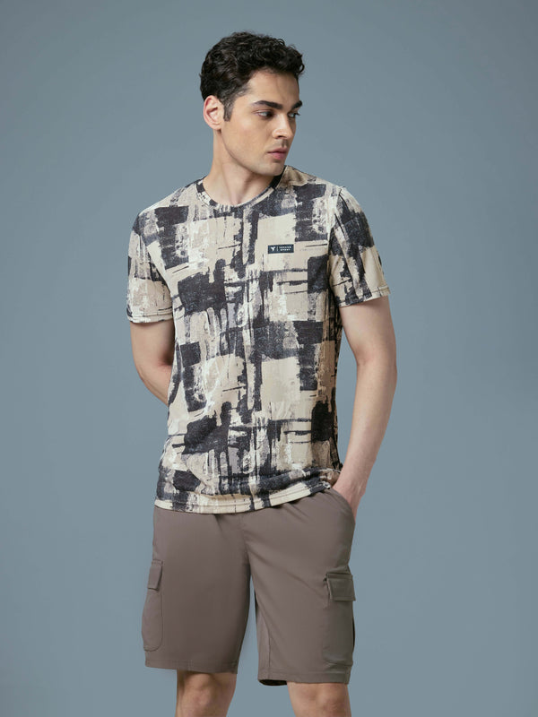 Men Abstract Print Slim Fit Crew Neck T-shirt with TECHNO COOL+