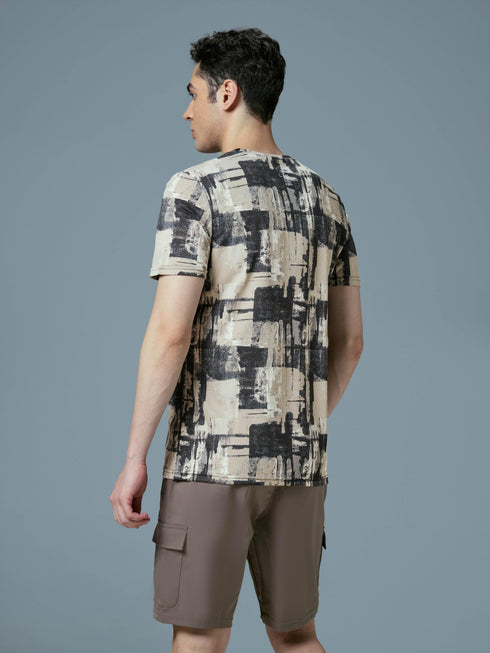 Men Abstract Print Slim Fit Crew Neck T-shirt with TECHNO COOL+