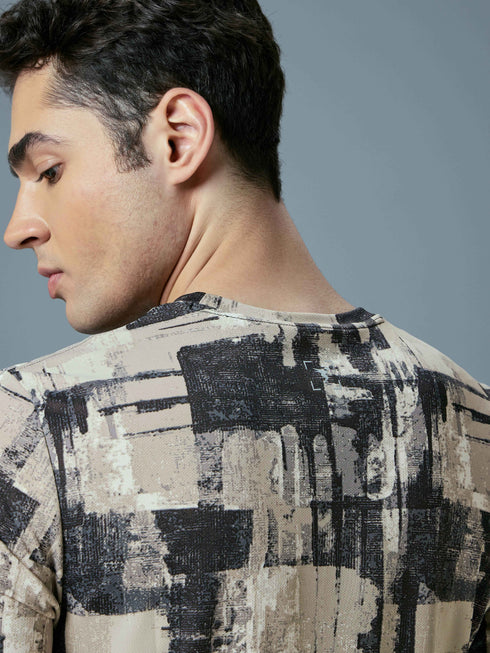 Men Abstract Print Slim Fit Crew Neck T-shirt with TECHNO COOL+
